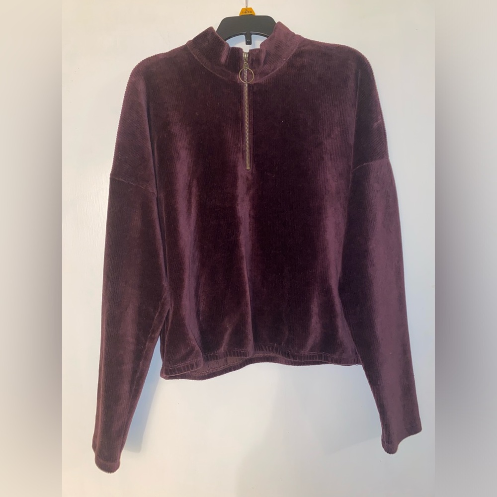 Arizona Jean Co Velvet Pullover Size Medium